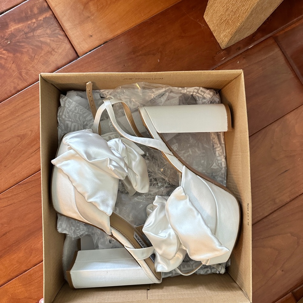 Steve Madden platform satin shoes